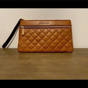 Michael Khors Large Wristlet - Tan/Brown